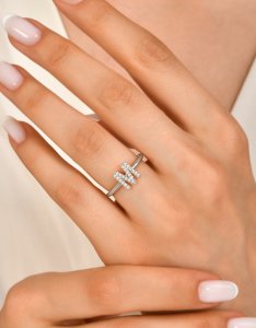 TY 3105 Altın M Harfi Yüzük Beyaz Altın