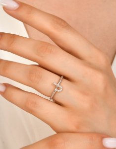 TY 3110 Altın J Harfi Yüzük Beyaz Altın