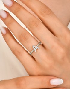 TY 3111 Altın A Harfi Yüzük Beyaz Altın